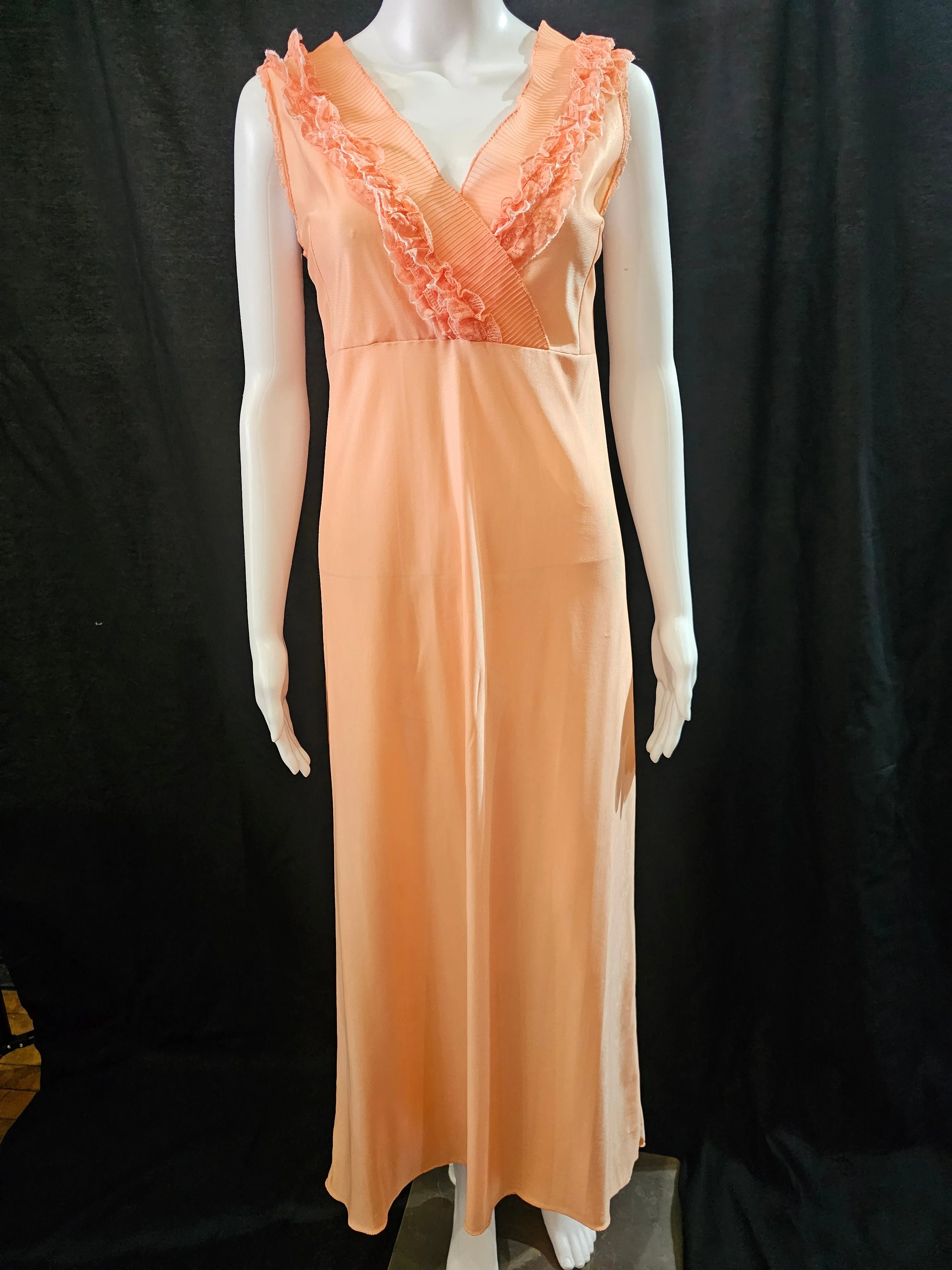 1960s Coral 2 pc Peignoir and Gown
