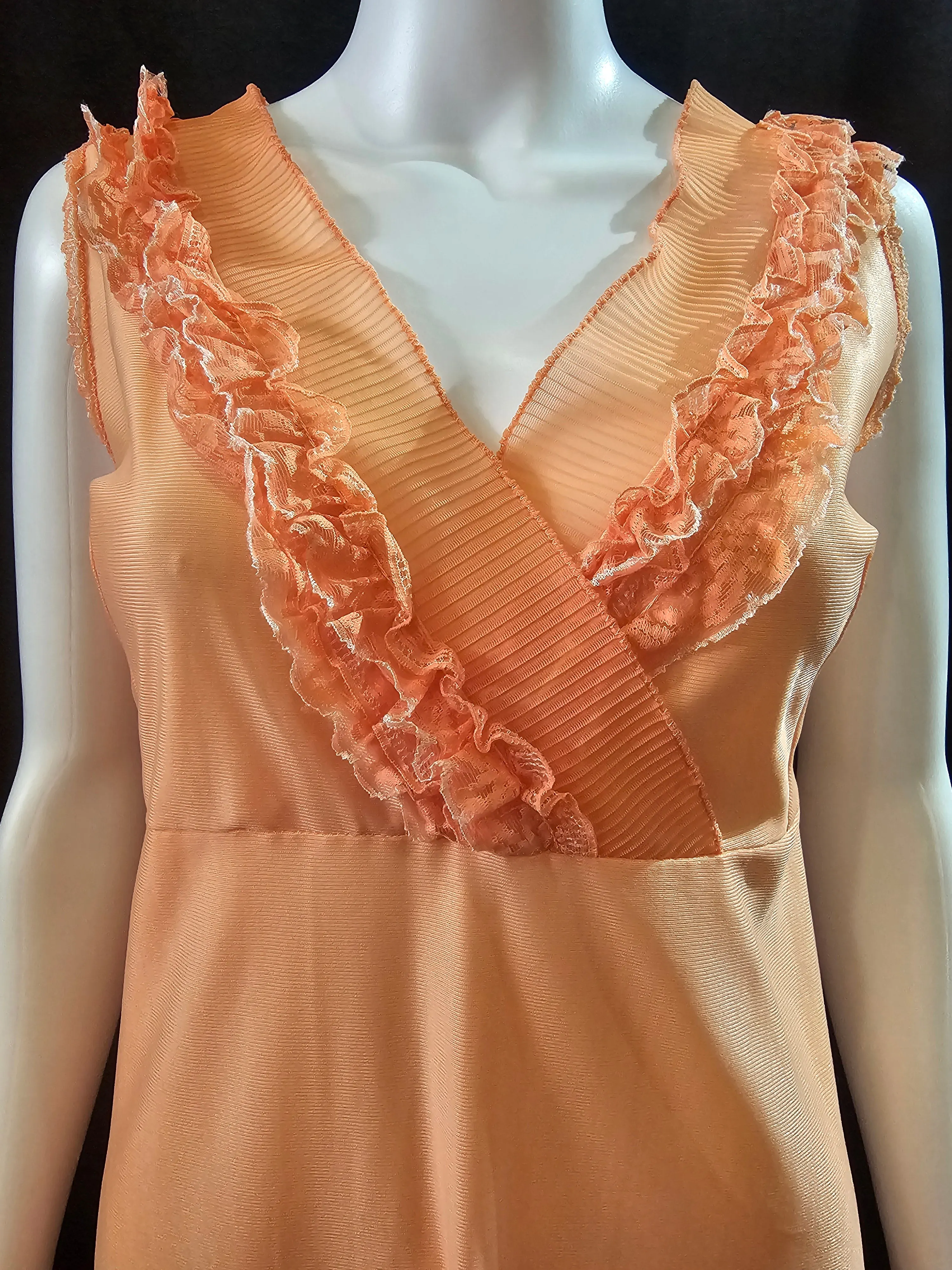 1960s Coral 2 pc Peignoir and Gown