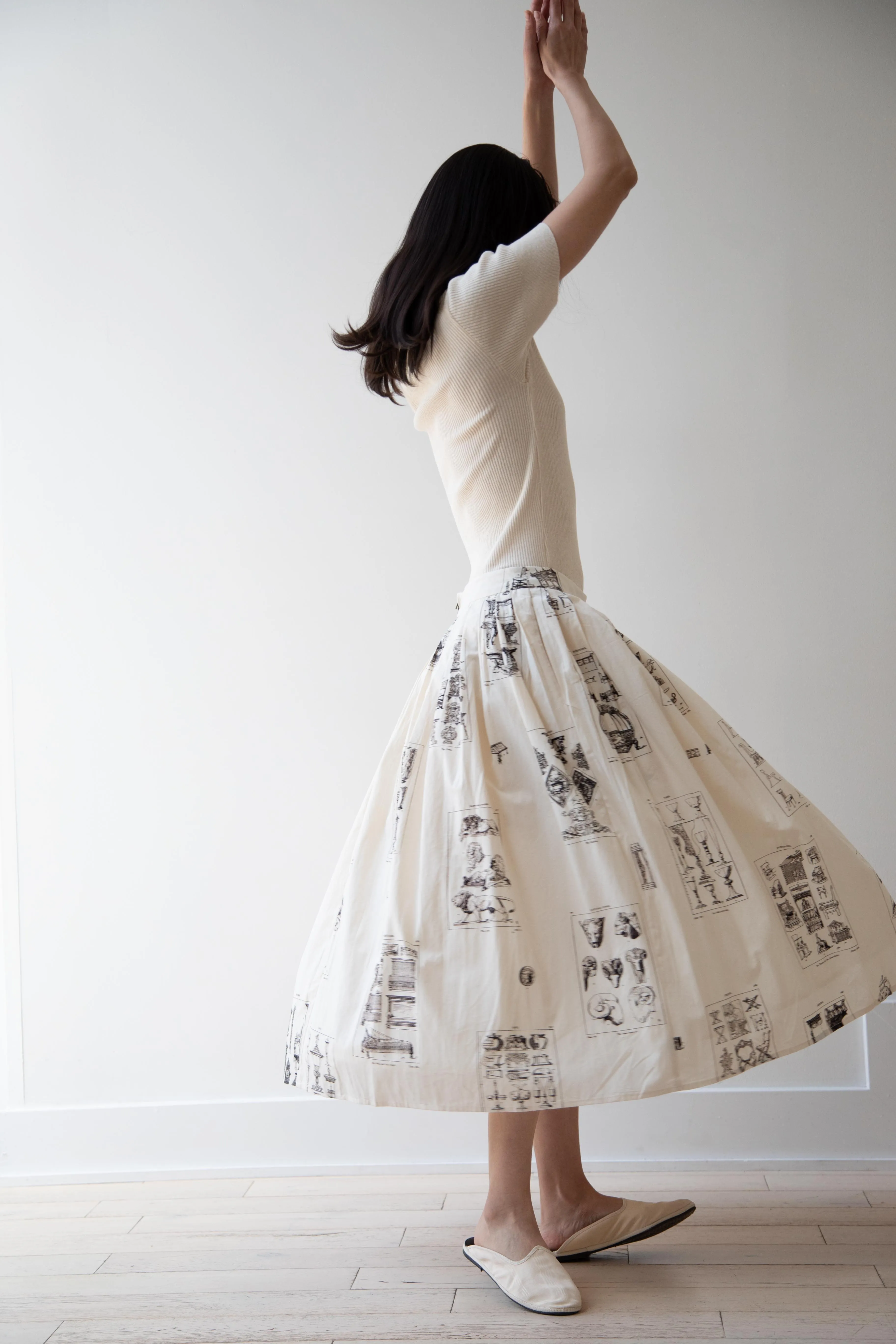 Aleksandr Manamïs | Pleated Skirt in Architectural Ornaments