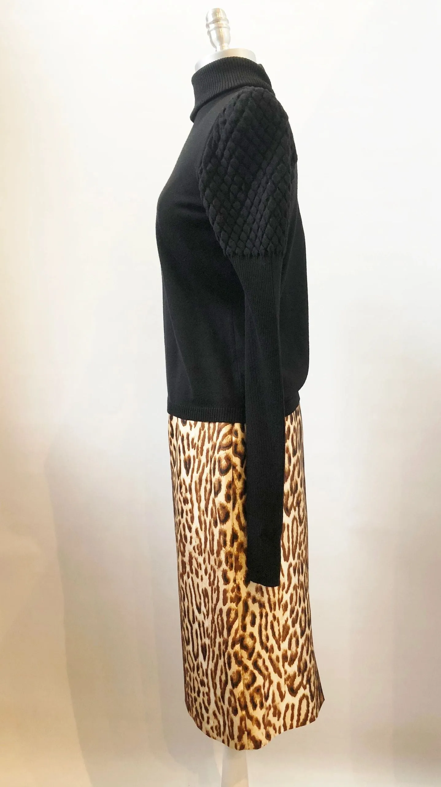 Escada Turtleneck Sweater Size 38 De / M / 8 Us
