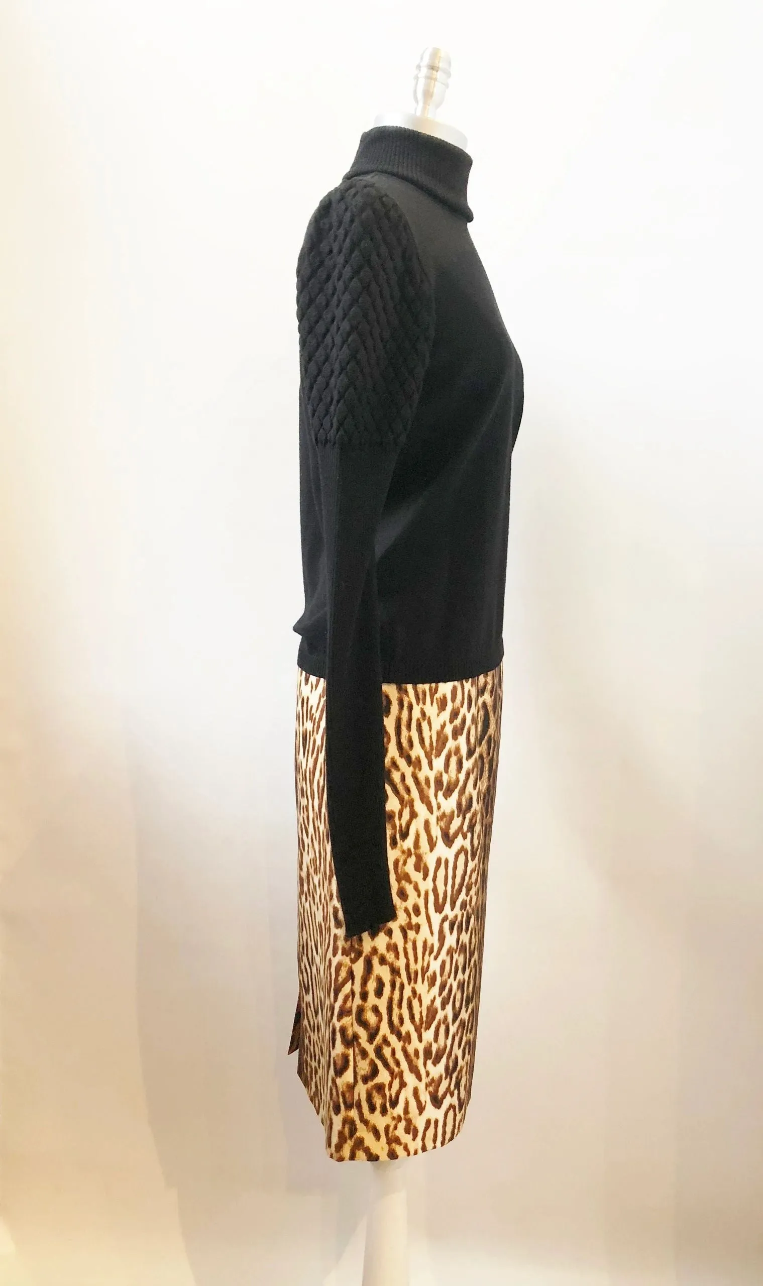 Escada Turtleneck Sweater Size 38 De / M / 8 Us