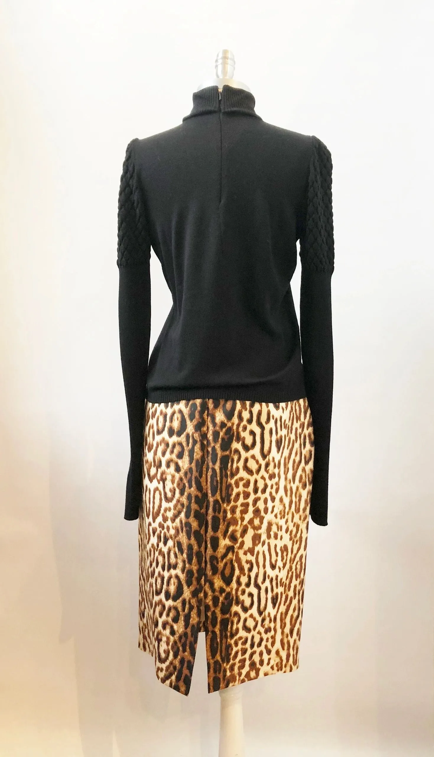 Escada Turtleneck Sweater Size 38 De / M / 8 Us