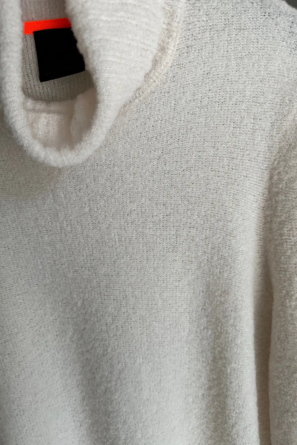 KNIT BOUCLE TURTLENECK CAPI