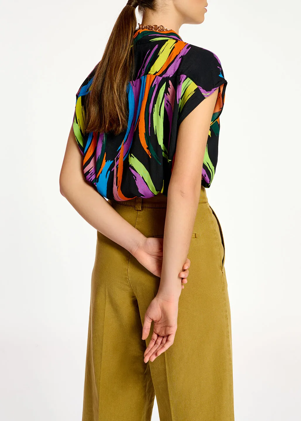 Multicolor abstract print sleeveless shirt