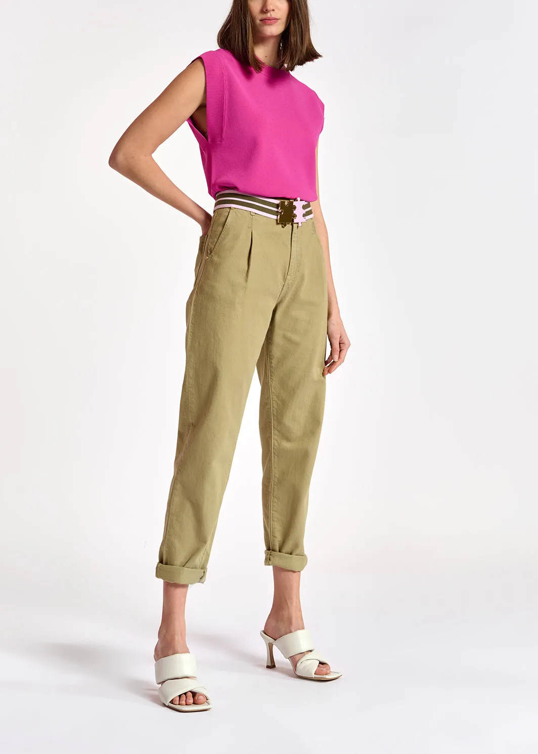Pink sleeveless knitted top