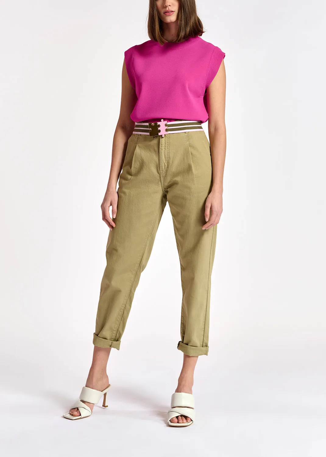 Pink sleeveless knitted top
