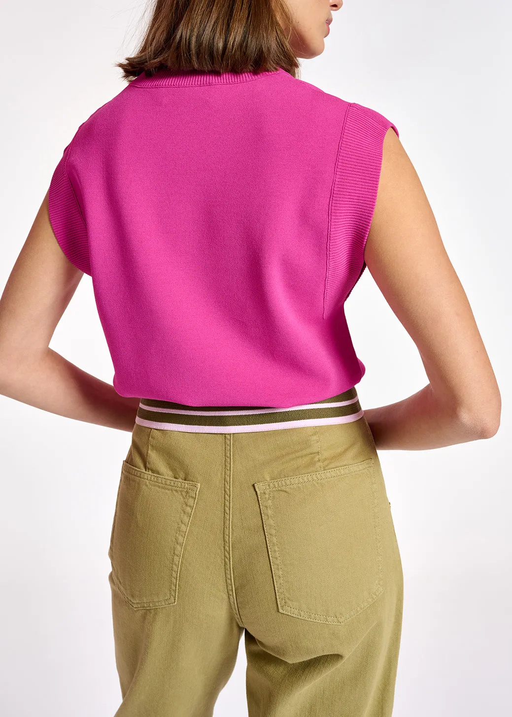Pink sleeveless knitted top