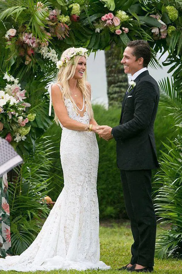 Roycebridal Simple Ivory Lace Country Wedding Dresses V-Neck Mermaid Wedding Dress,MW296