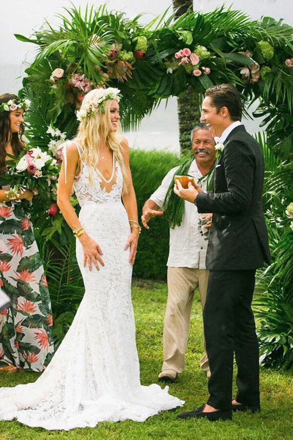 Roycebridal Simple Ivory Lace Country Wedding Dresses V-Neck Mermaid Wedding Dress,MW296