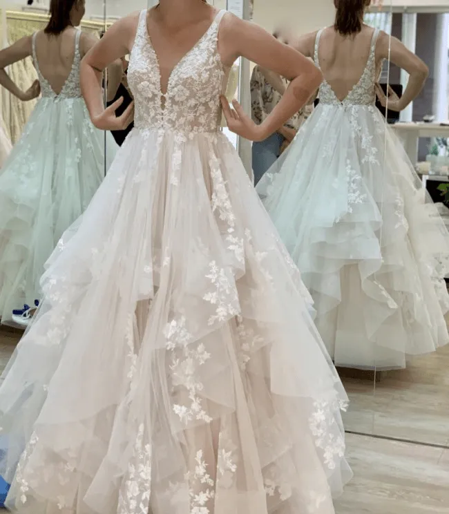 Roycebridal Tulle A-line V-neckline Lace Appliques Floor Length Wedding Dresses, MW832