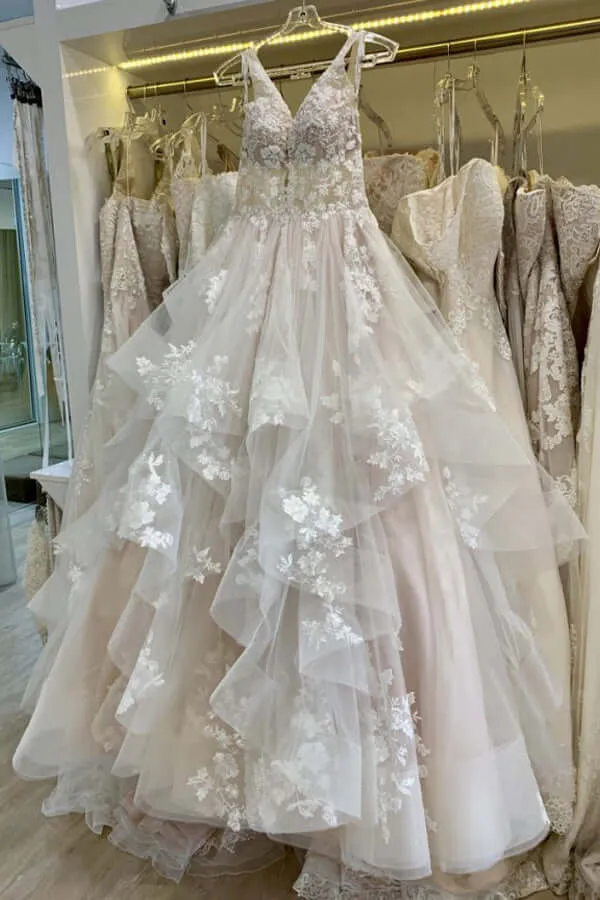 Roycebridal Tulle A-line V-neckline Lace Appliques Floor Length Wedding Dresses, MW832