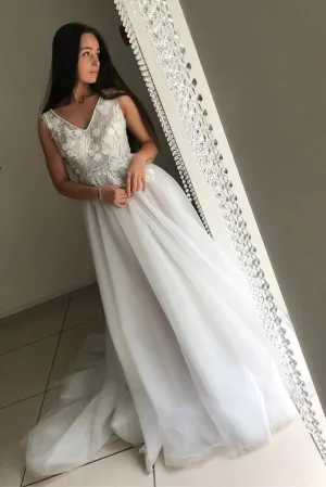 Roycebridal Tulle Lace Top A-line V-neck Wedding Dresses, Appliques Wedding Gown, MW763