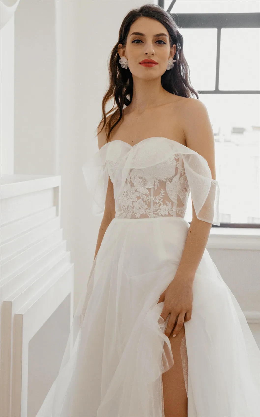 Sexy Off the Shoulder A Line Tulle Sweetheart Sweep Train Wedding Dress with Split Front-716070