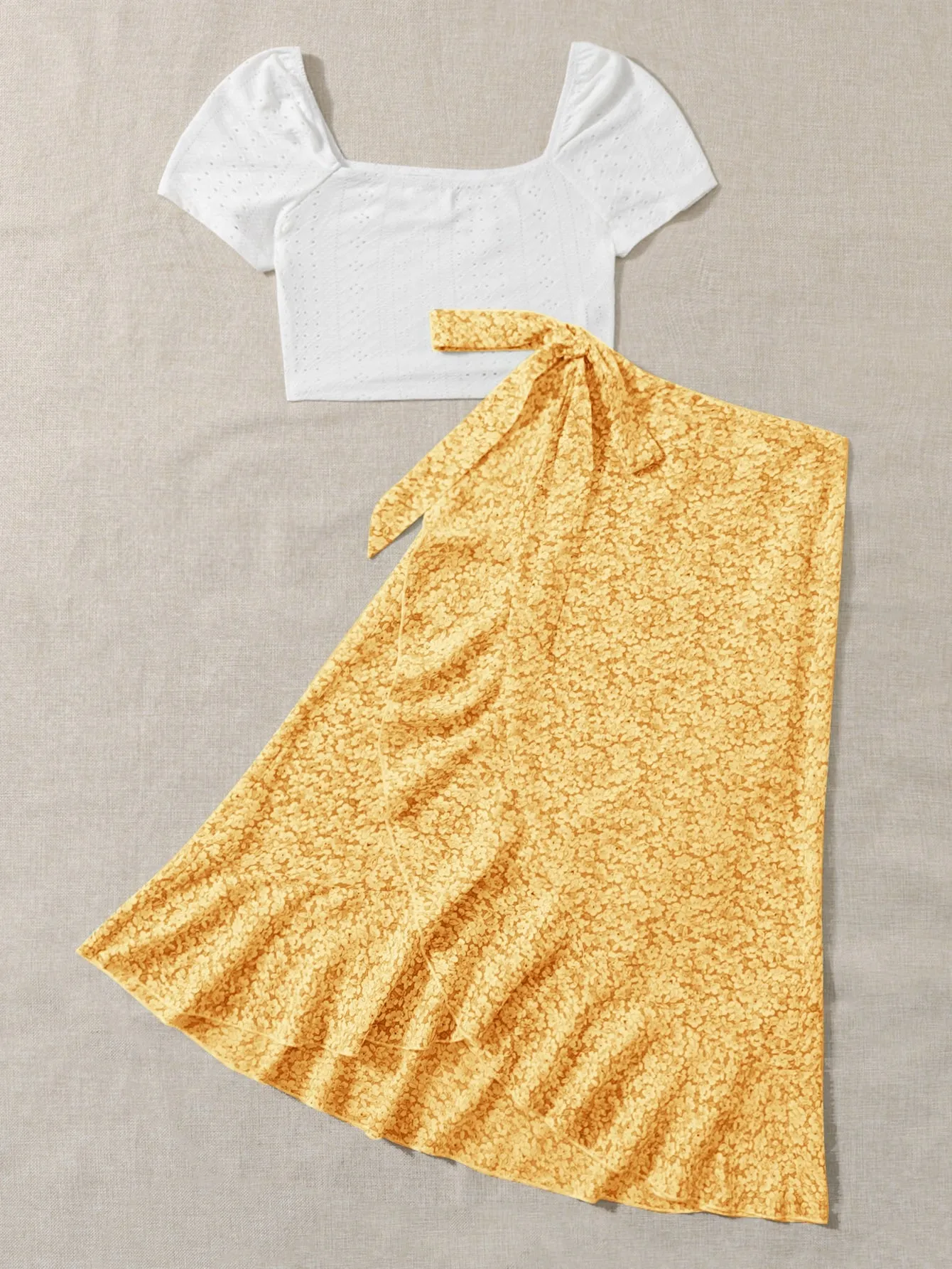 Square Neck Tee & Ditsy Floral Print Knot Side Ruffle Hem Skirt