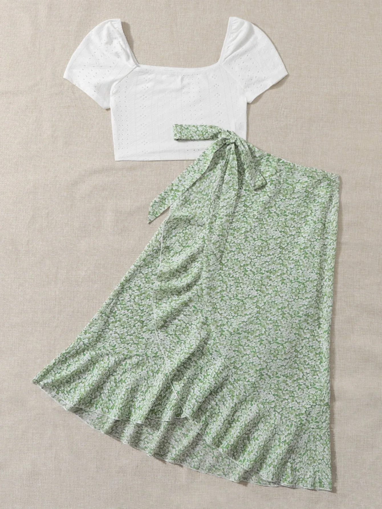 Square Neck Tee & Ditsy Floral Print Knot Side Ruffle Hem Skirt