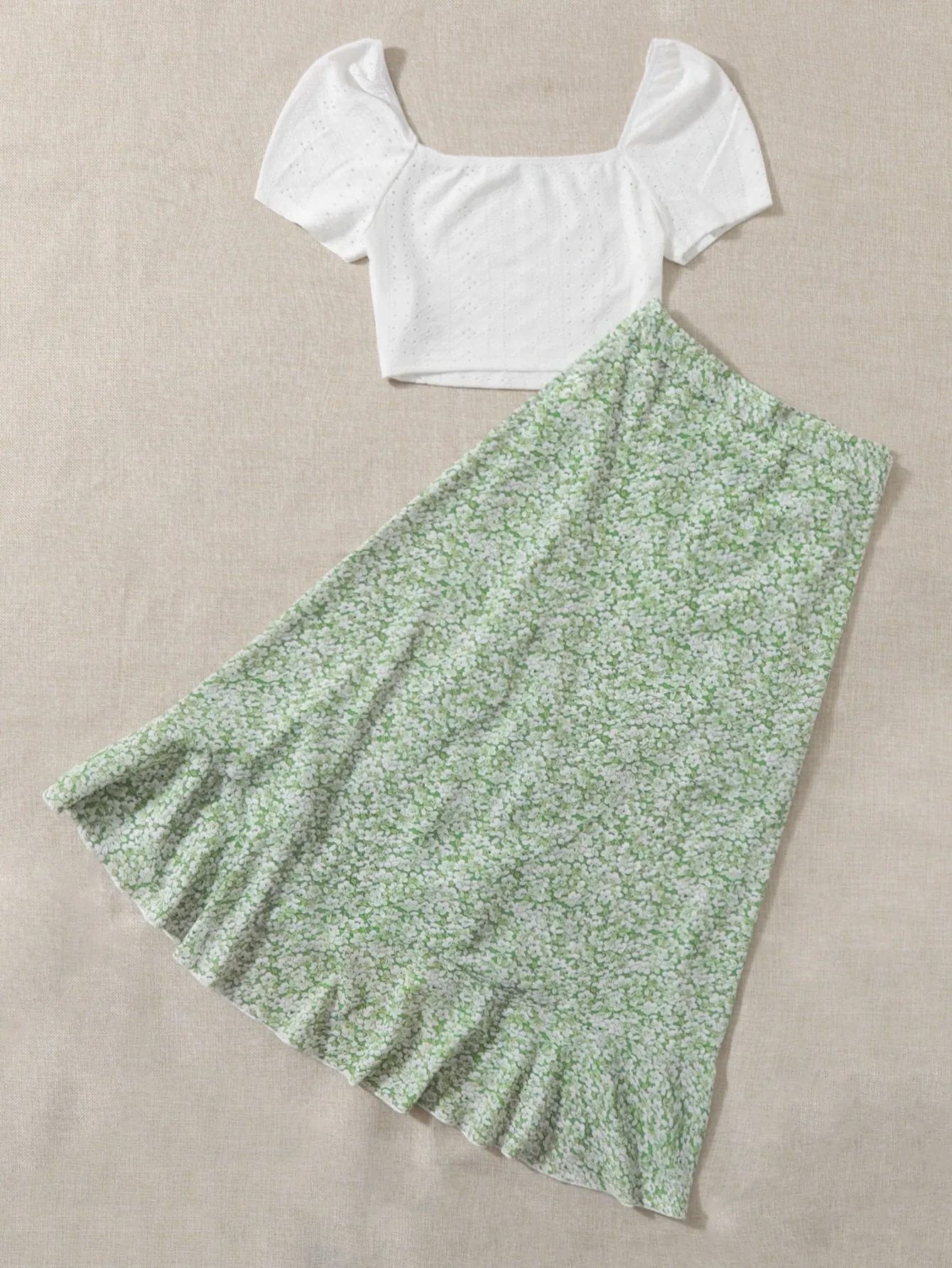 Square Neck Tee & Ditsy Floral Print Knot Side Ruffle Hem Skirt