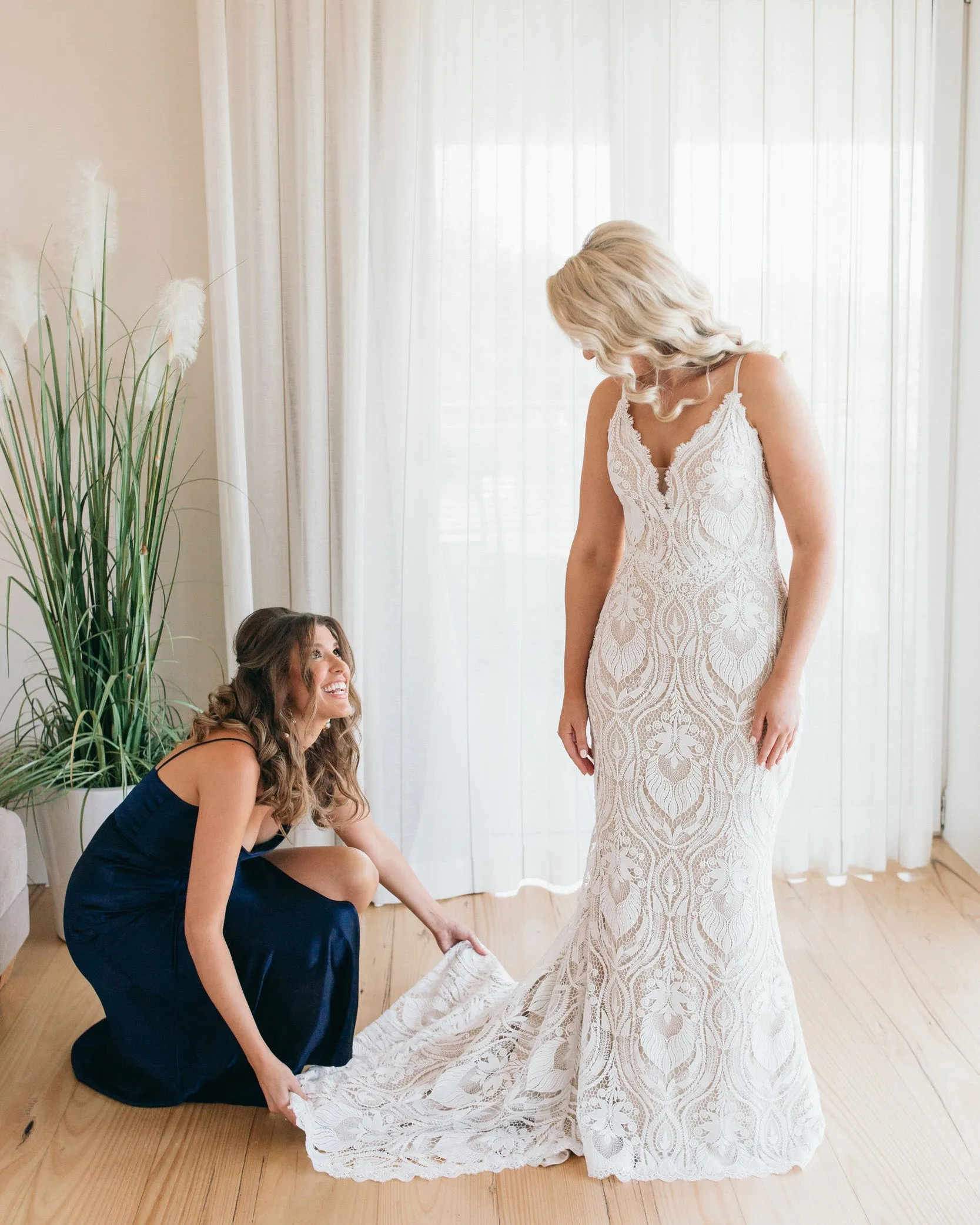 Unique Lace Wedding Dress Mermaid Spaghetti Straps Sexy Lace Bridal Gowns 2023