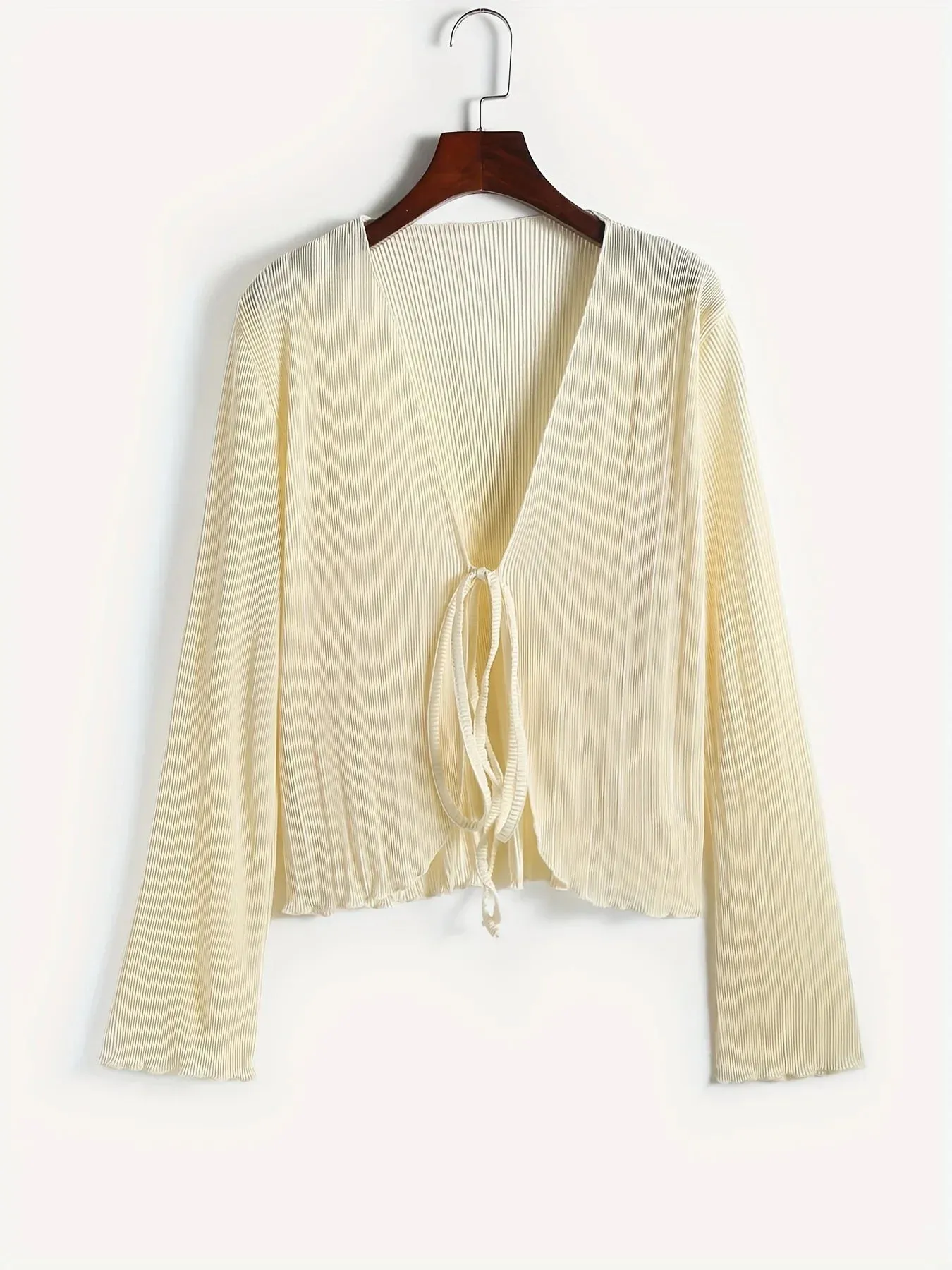 V-neck chest with umbilical short pleated knit cardigan