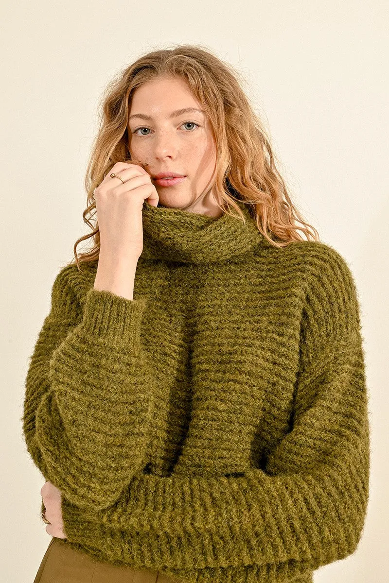WIDE TURTLENECK SWEATER