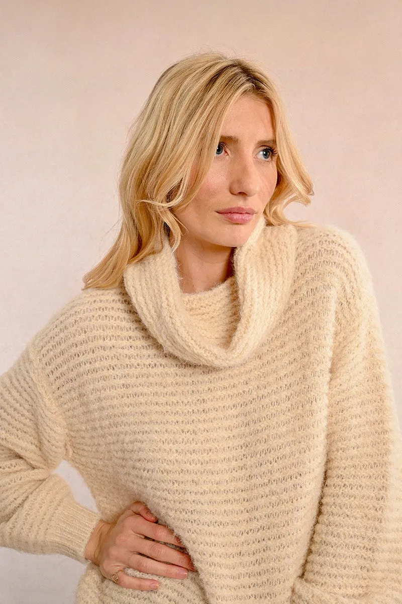 WIDE TURTLENECK SWEATER