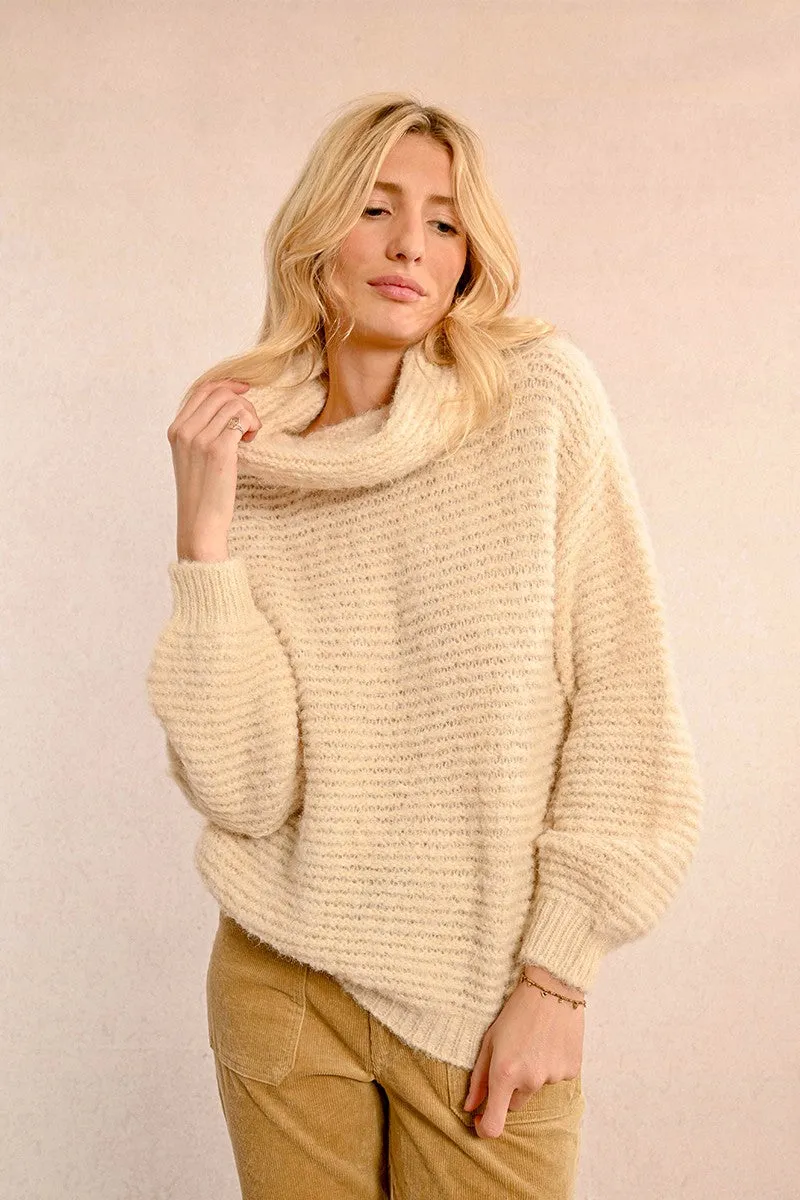WIDE TURTLENECK SWEATER