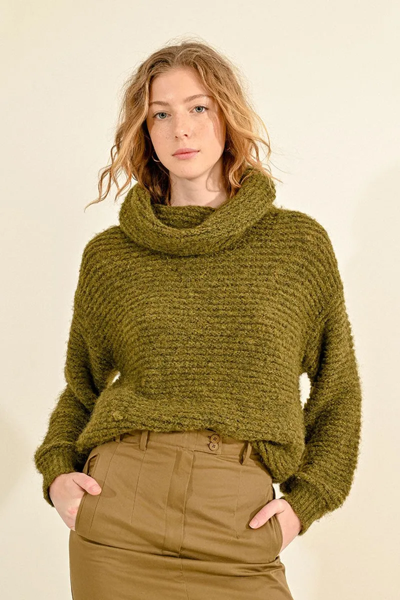 WIDE TURTLENECK SWEATER