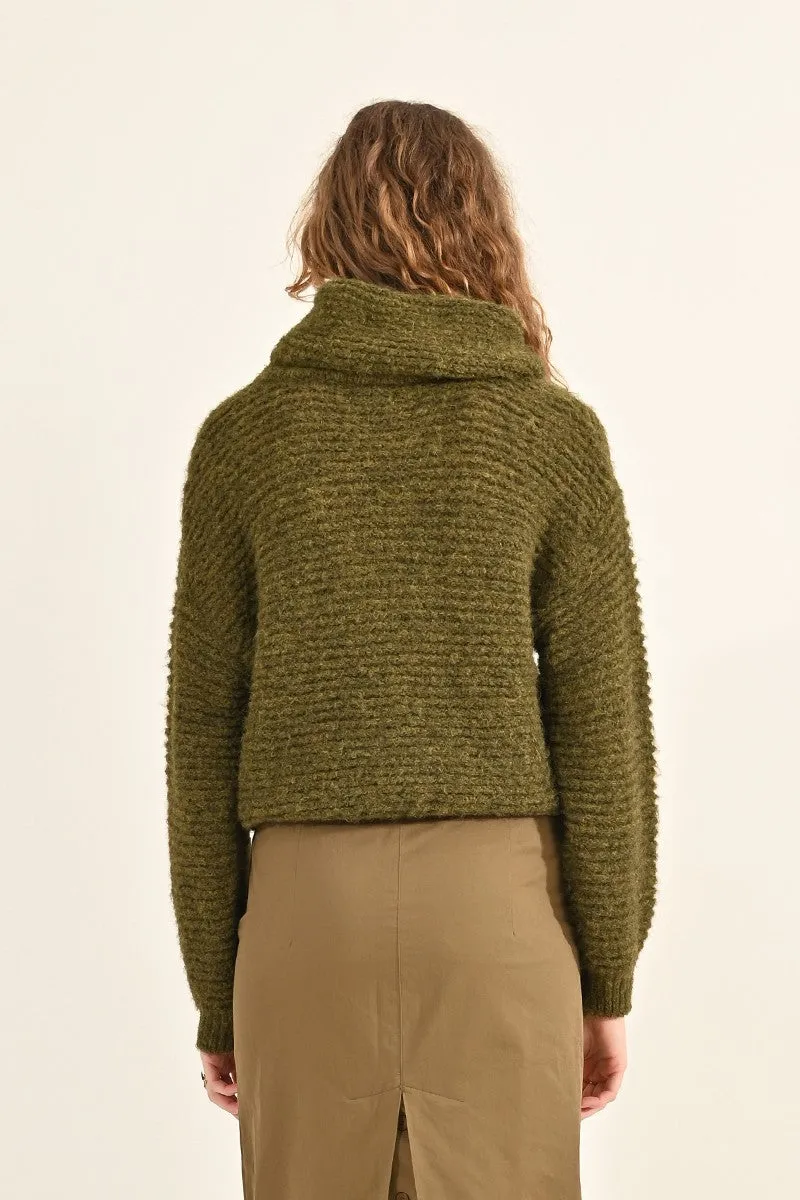 WIDE TURTLENECK SWEATER
